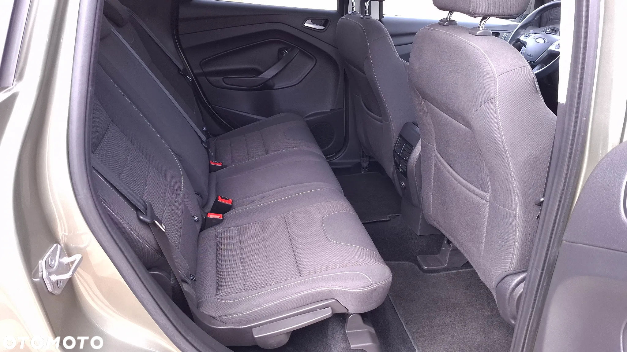 Ford Kuga 2.0 TDCi 2x4 Titanium - 19