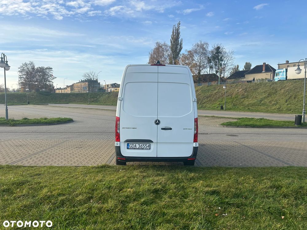 Mercedes-Benz Sprinter - 4