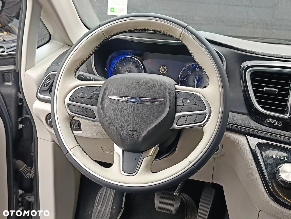 Chrysler Pacifica - 20