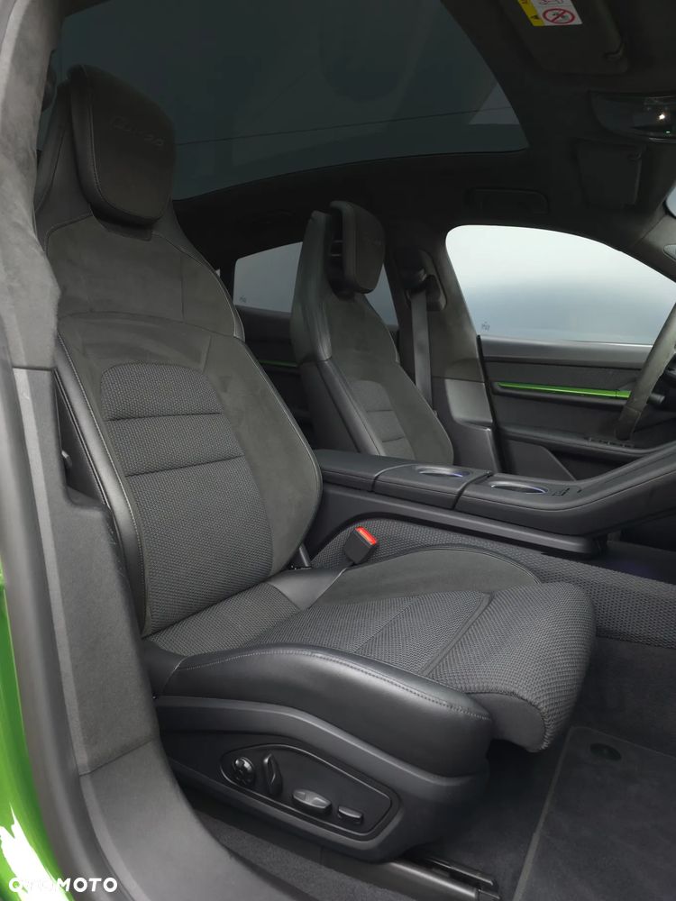 Porsche Taycan Turbo - 28