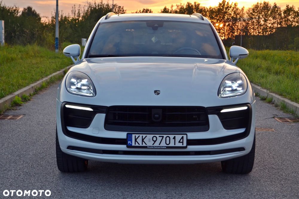 Porsche Macan - 1