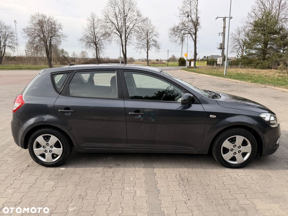 Kia Ceed 1.6 L - 4