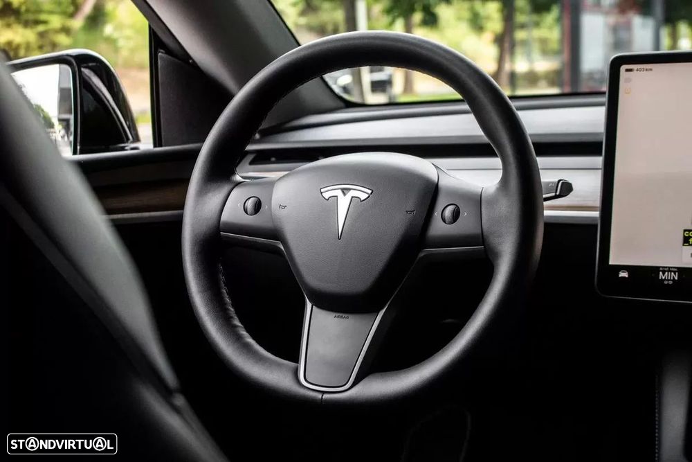 Tesla Model Y - 27