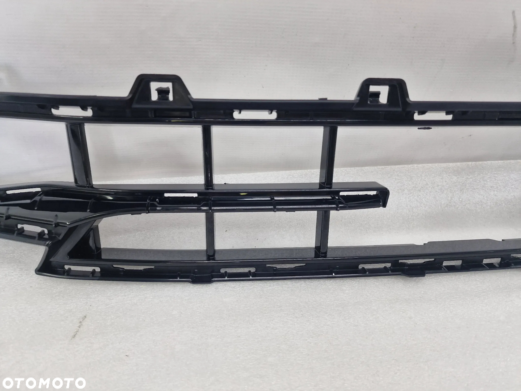 BMW 1 F40 SPORT 19- KRATKA ŚRODKOWA ZDERZAKA PRZEDNIEGO PRZÓD , NR 511117462937 / 17462937 / 211636 / 51117462936 / 7462936 ,  NR AUKCJI KR412 - 19