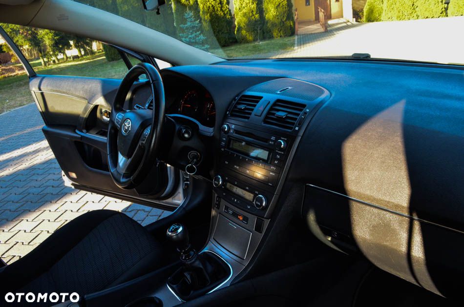 Toyota Avensis 1.8 Comfort - 39