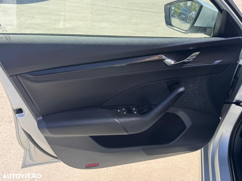 Skoda Octavia 2.0 TDI DSG Ambition - 11