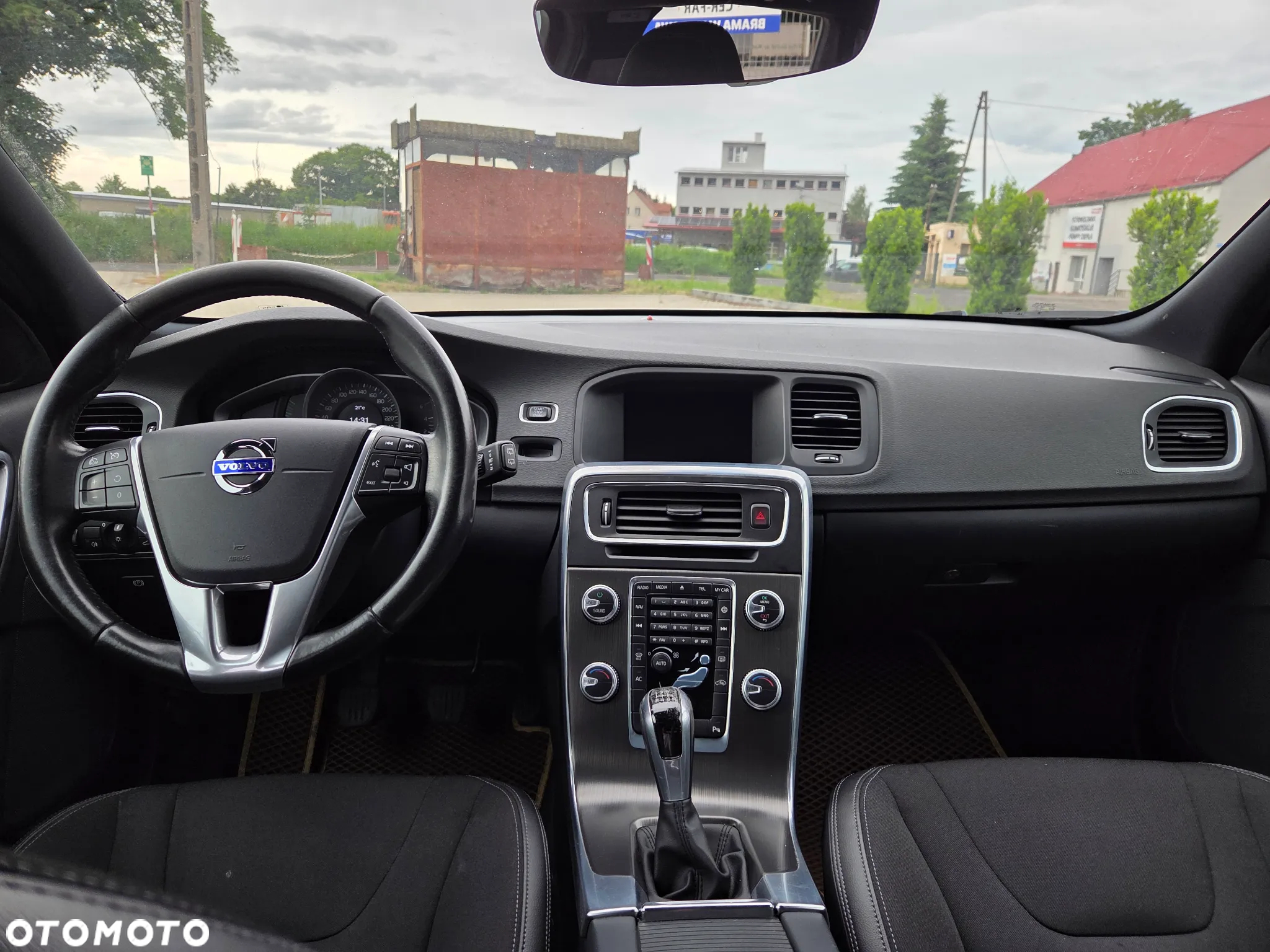 Volvo V60 D3 Momentum - 30