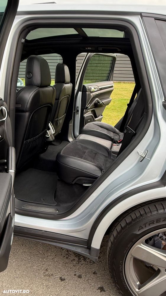 Porsche Cayenne Platinum Edition - 12
