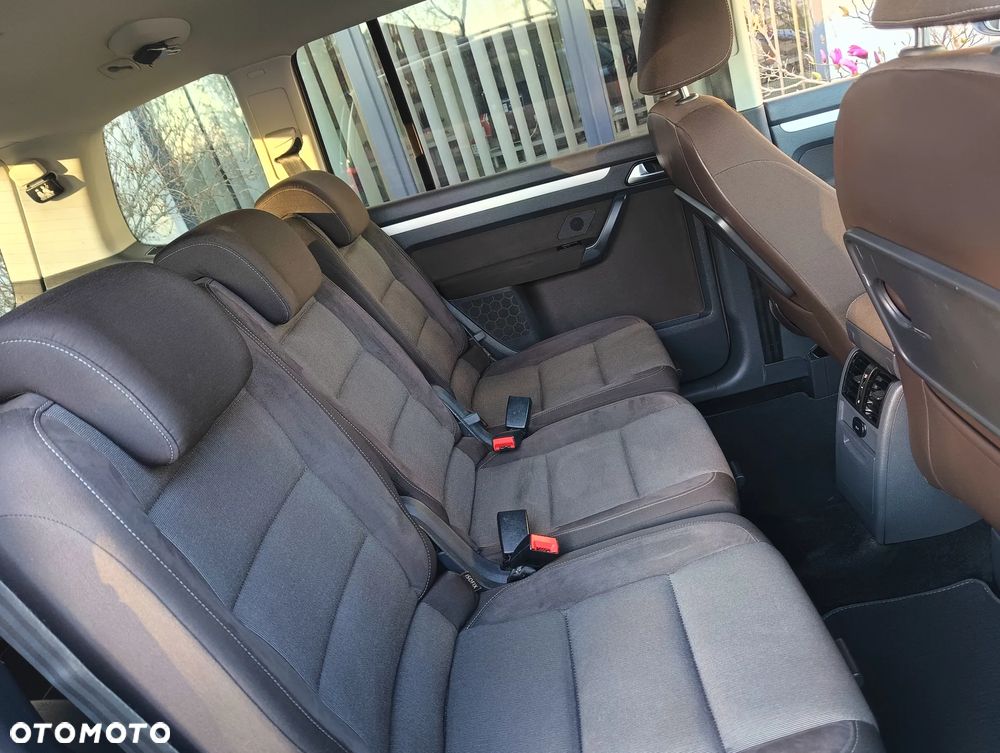 Volkswagen Touran 1.4 TSI STYLE - 16