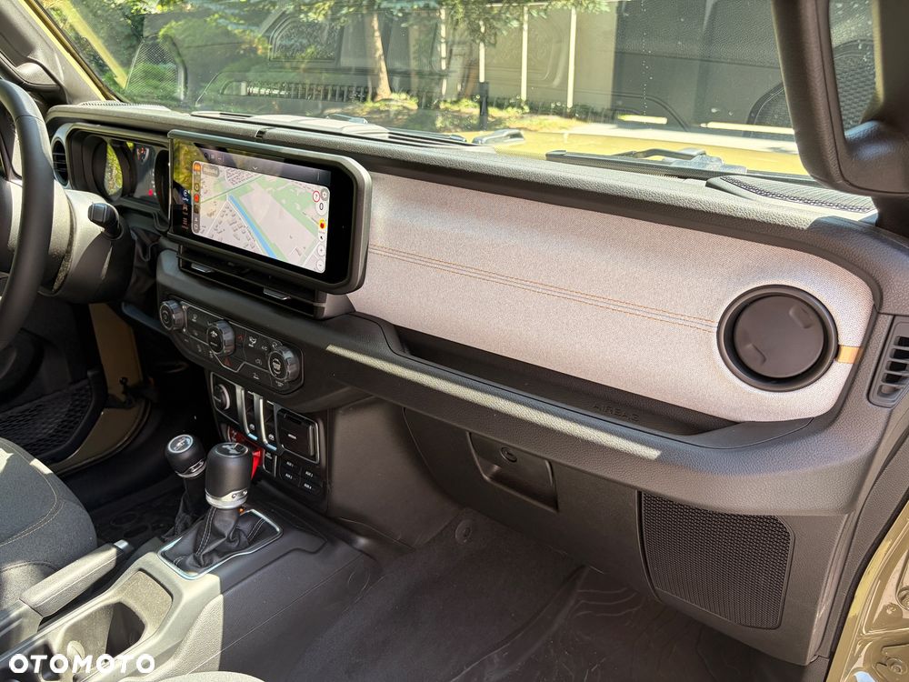 Jeep Wrangler - 11