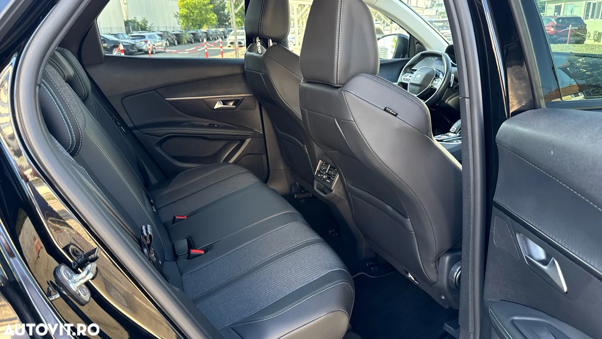 Peugeot 3008 1.2 PureTech 130 EAT8 Allure Pack - 23