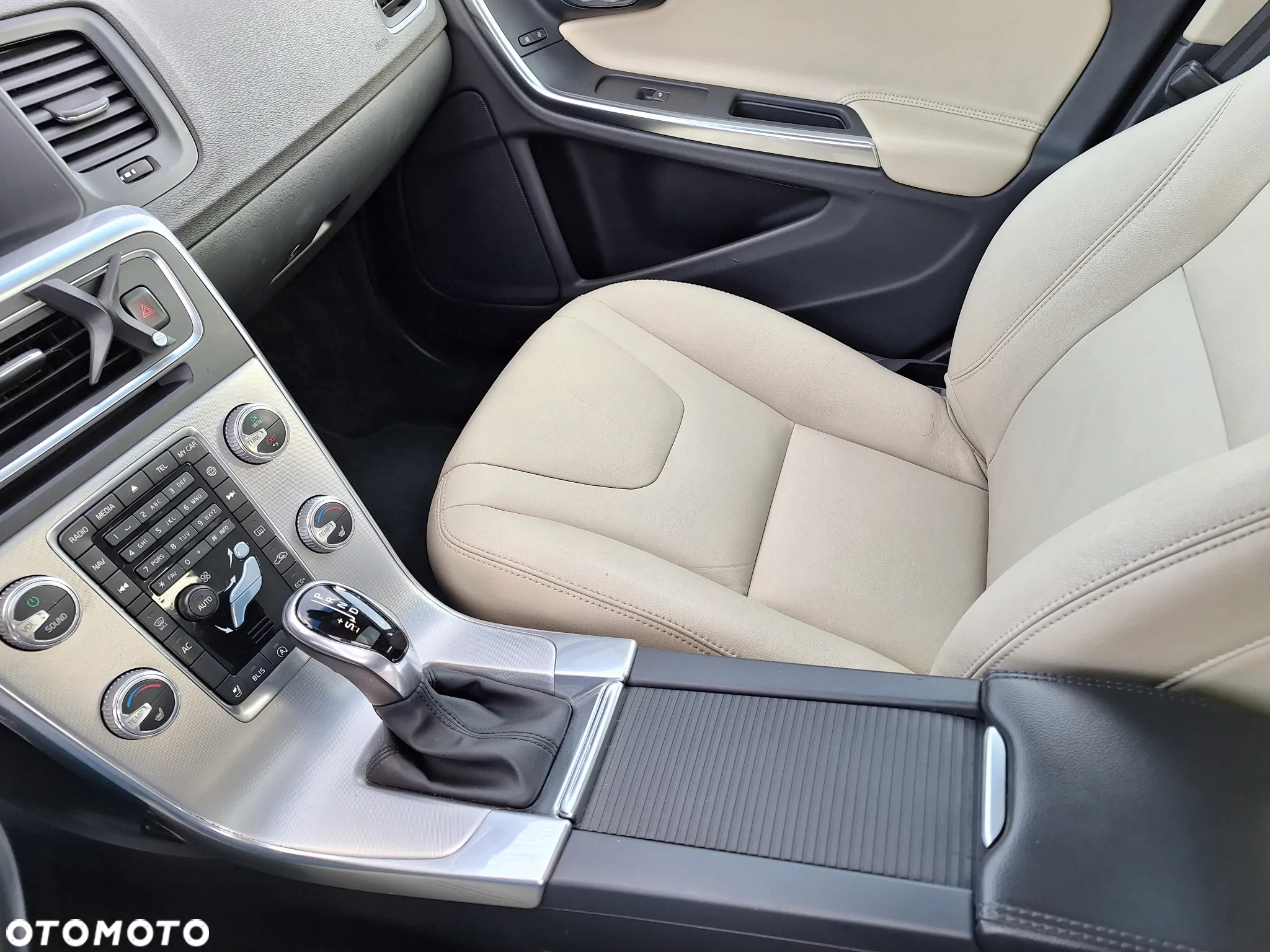 Volvo V60 T5 Drive-E Dynamic Edition (Kinetic) - 4