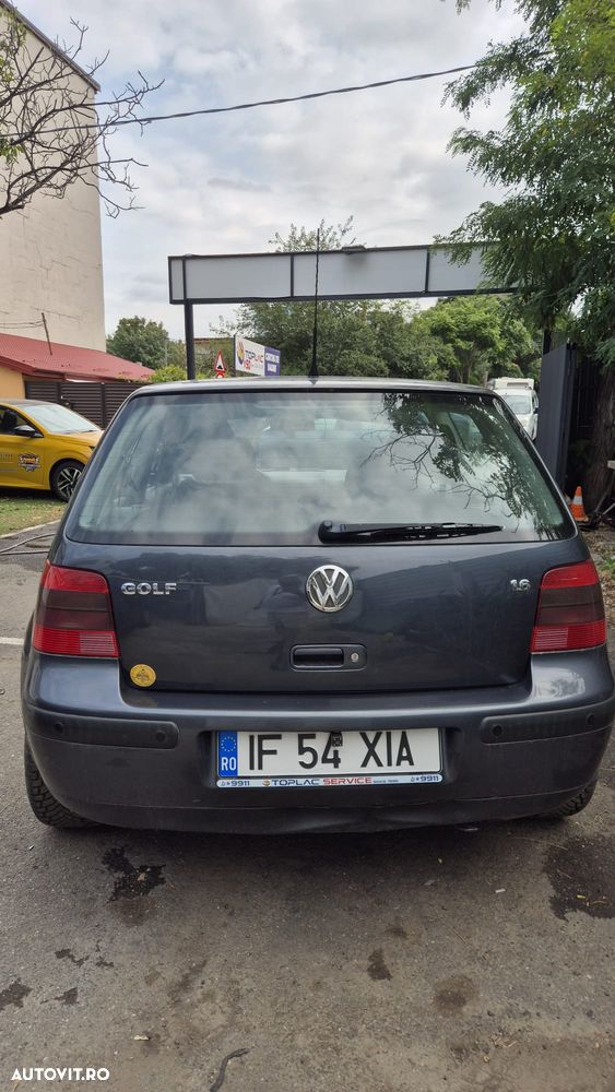 Volkswagen Golf - 10