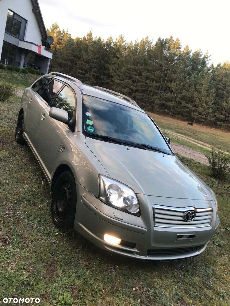 Toyota Avensis 2.0 D-4D Combi Executive - 1