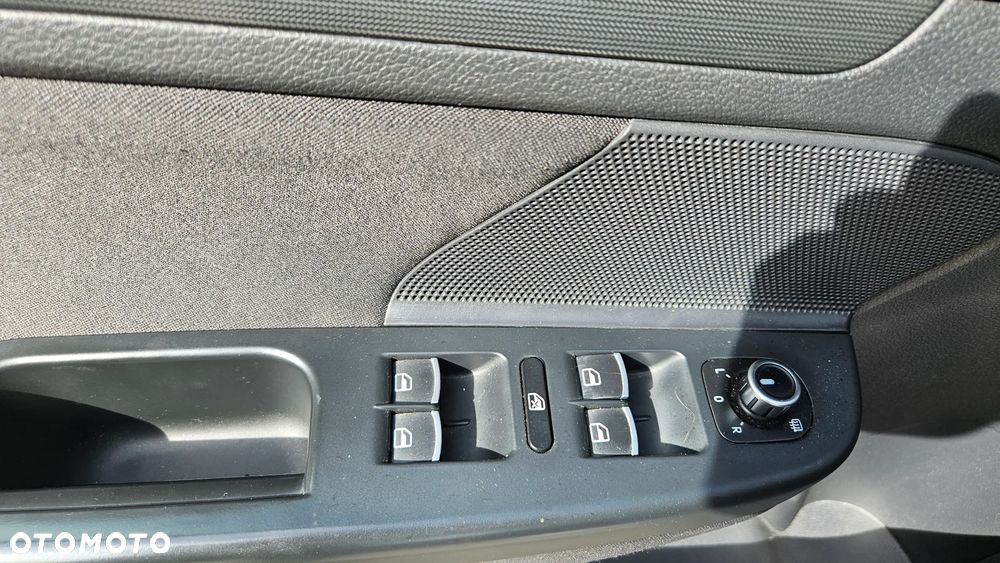 Volkswagen Golf 1.6 TDI DPF DSG Style - 21