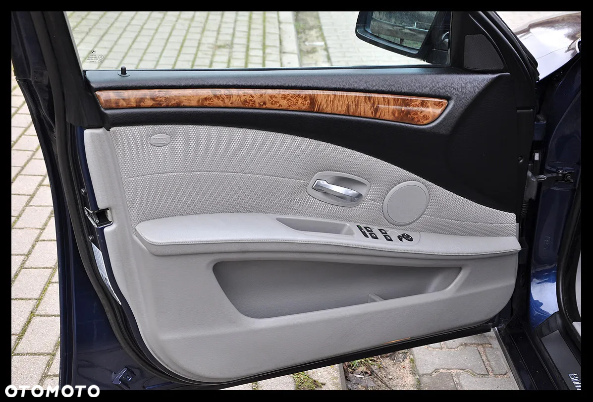 BMW Seria 5 525xi Touring Edition Lifestyle - 29