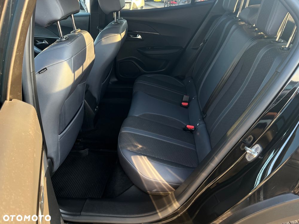 Peugeot 2008 PureTech 130 EAT8 Allure Pack - 27