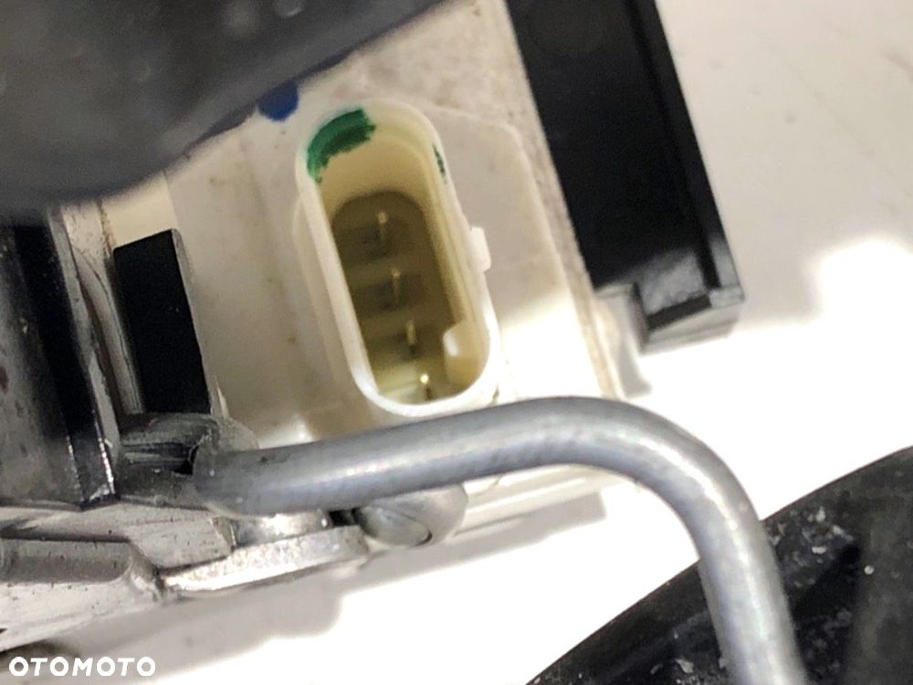 ZAMEK DRZWI PRAWY PRZÓD  MERCEDES-BENZ KLASA C T-Model (S204) 2007 - 2014 C 220 CDI (204.208) 125 - 3