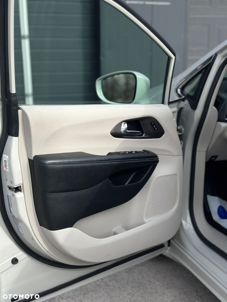 Chrysler Pacifica - 9