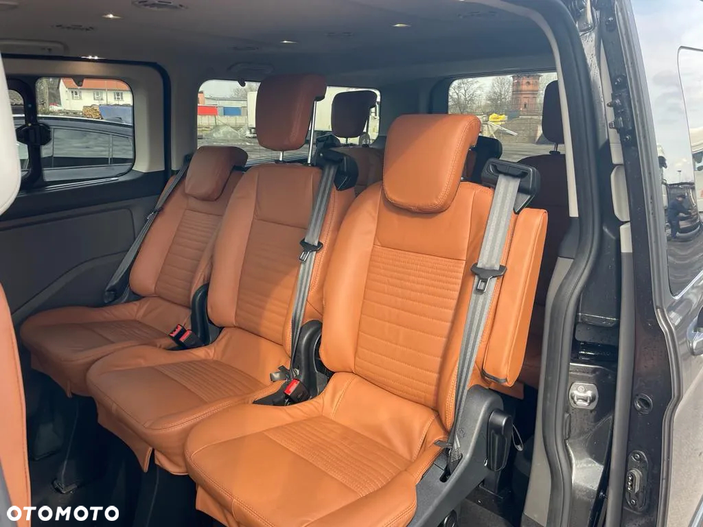 Ford Tourneo Custom - 11