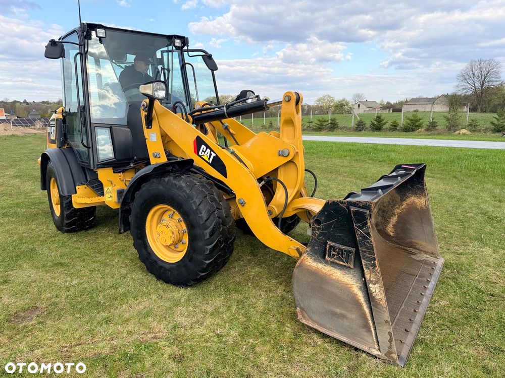 Caterpillar Ładowarka łamana 906M Cat łyżka widły 907 908 5 6 ton SZYBKOZŁĄCZE HYDRAULICZNE dodatkowe linie ZAMIATARKA za dopłatą - 31