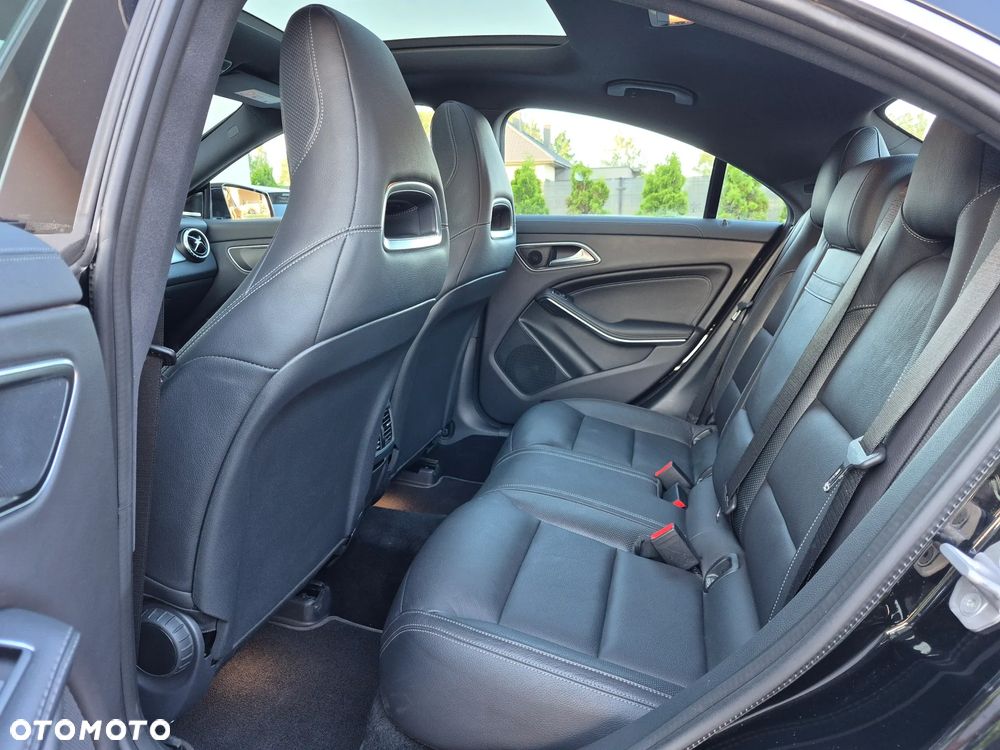 Mercedes-Benz CLA 250 4Matic 7G-DCT - 15