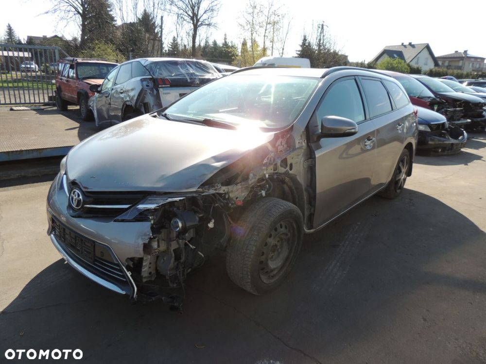 Atrapa chłodnicy Toyota Auris II kombi E18 - 1