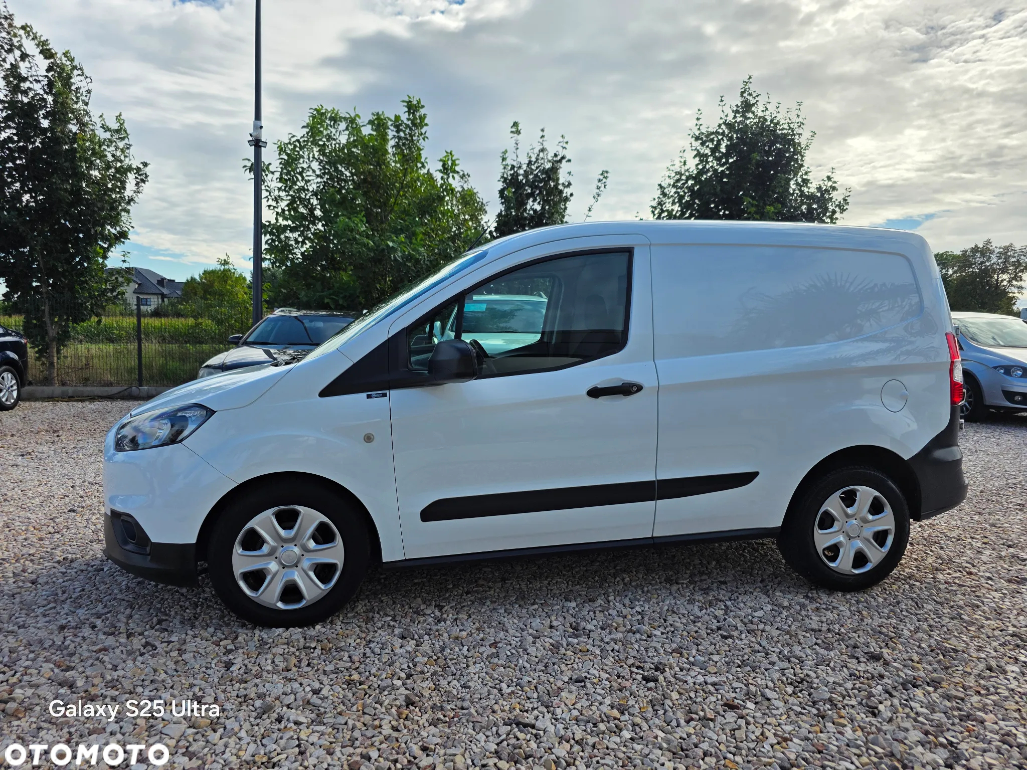 Ford Transit Courier - 20