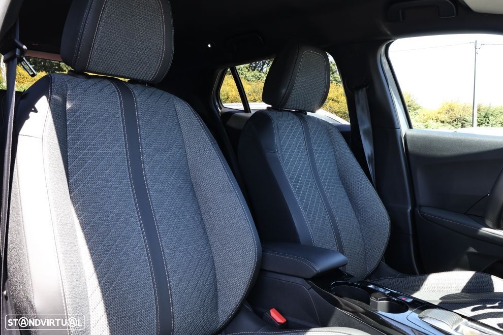 Peugeot 2008 1.2 Hybrid Allure e-DCS6 - 13