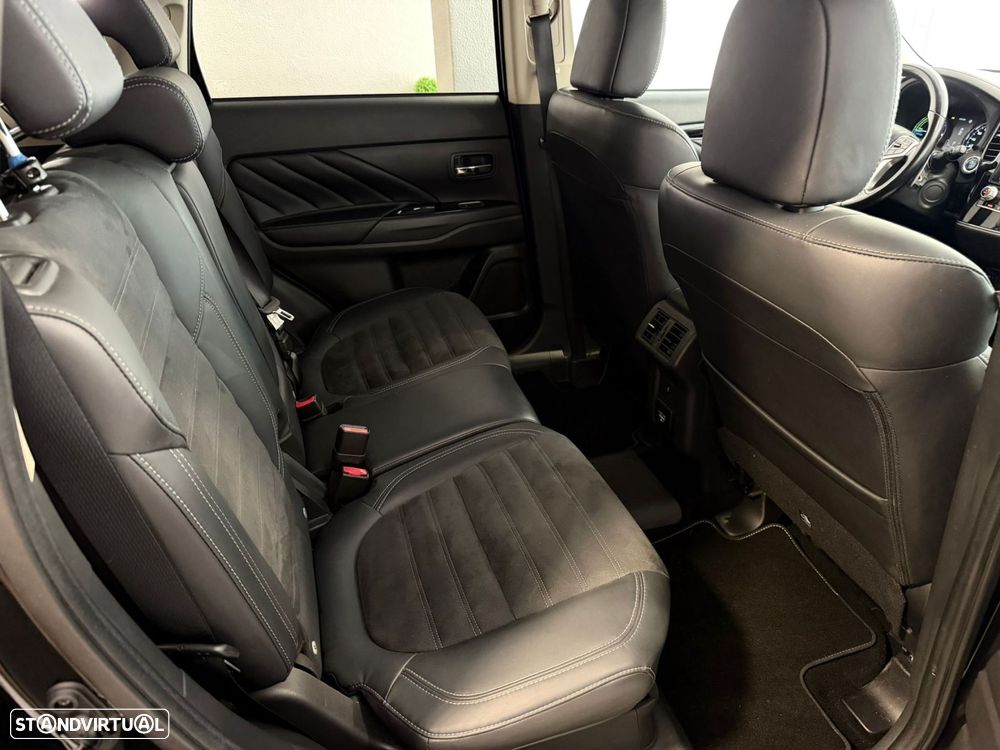 Mitsubishi Outlander 2.4 4WD Diamant - 25