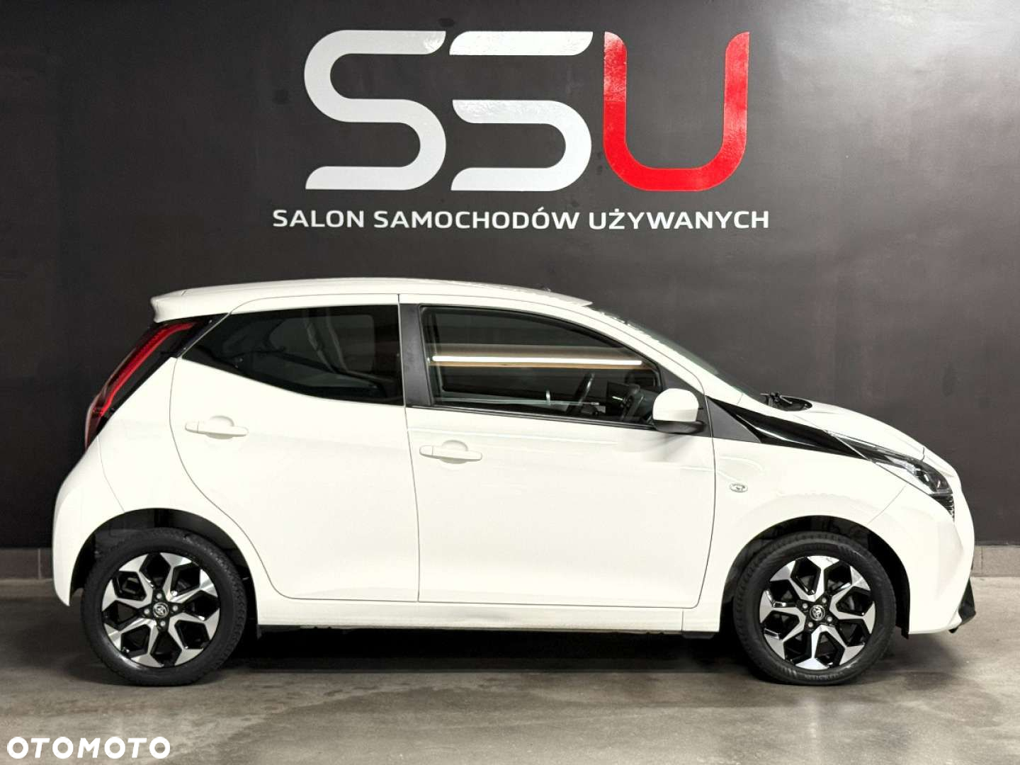 Toyota Aygo x-play connect - 12