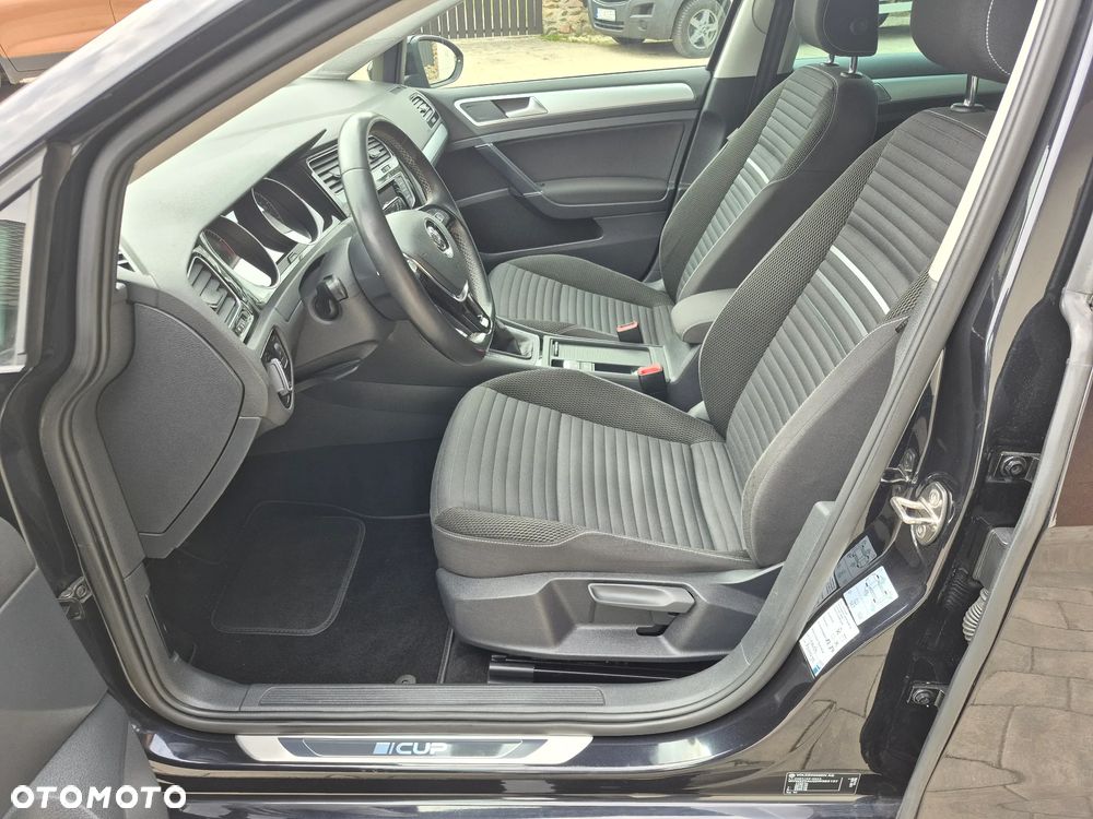 Volkswagen Golf - 17