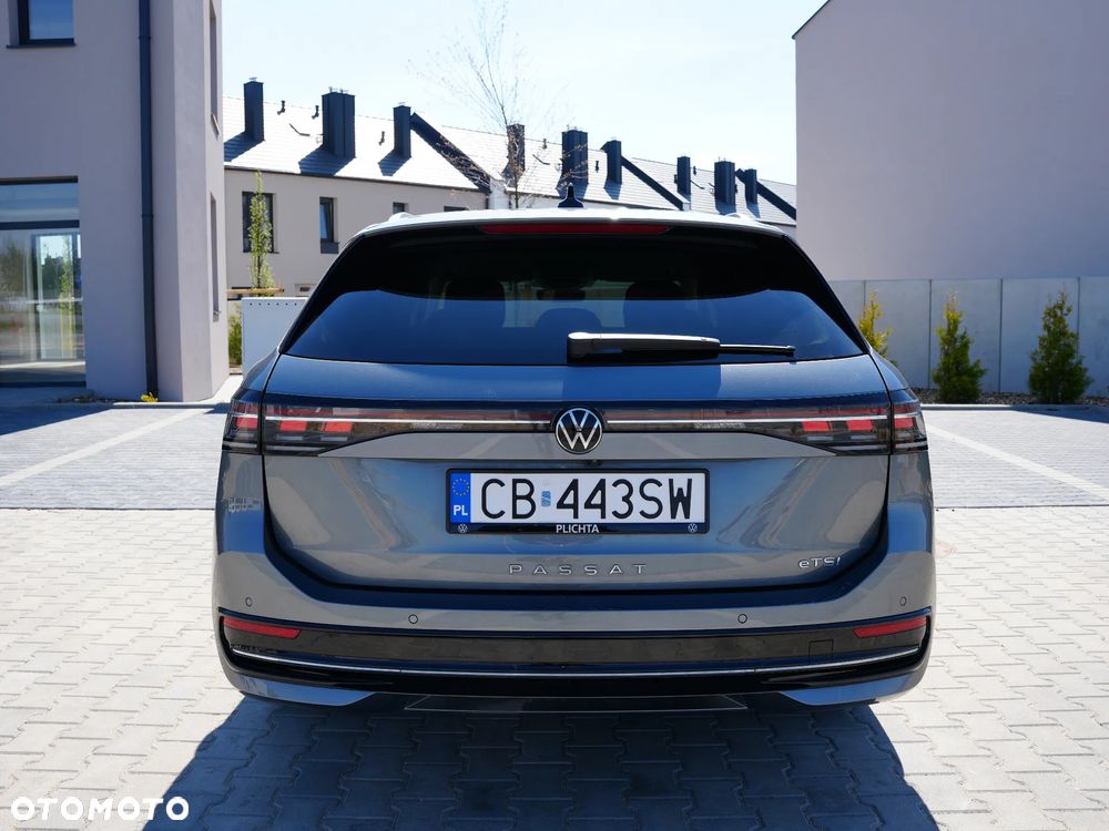 Volkswagen Passat - 4