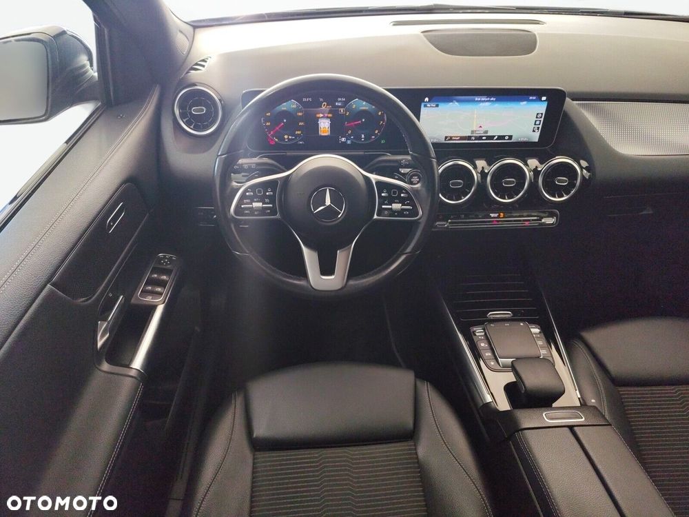 Mercedes-Benz GLA - 16