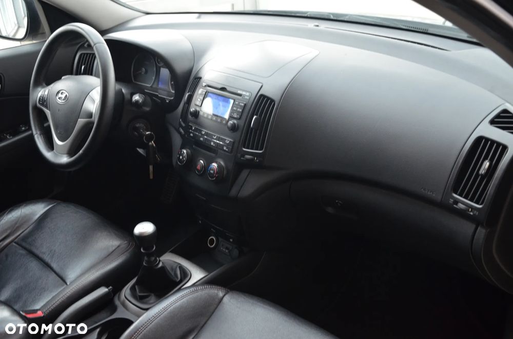 Hyundai i30 1.6 CRDi FIFA WM Edition - 30