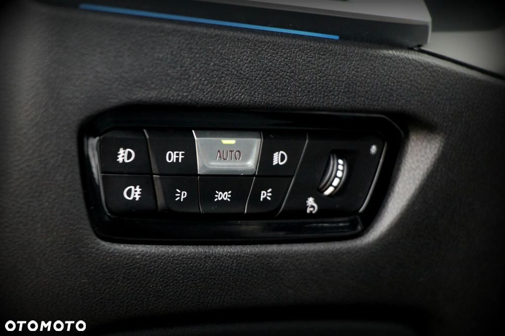 BMW Seria 3 330e Sport Line - 19
