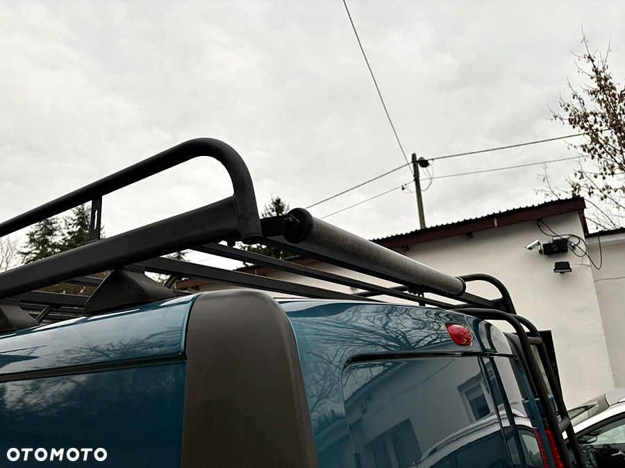 Renault TRAFIC 2.0 dCi na łańcuchu 6 biegów Klima Nawigacja Skóra Elektryka B ładnie utrzymany Oryg 217 tys km 1 Właściciel Bagażnik dachowy Drabina 2007 rok - 12