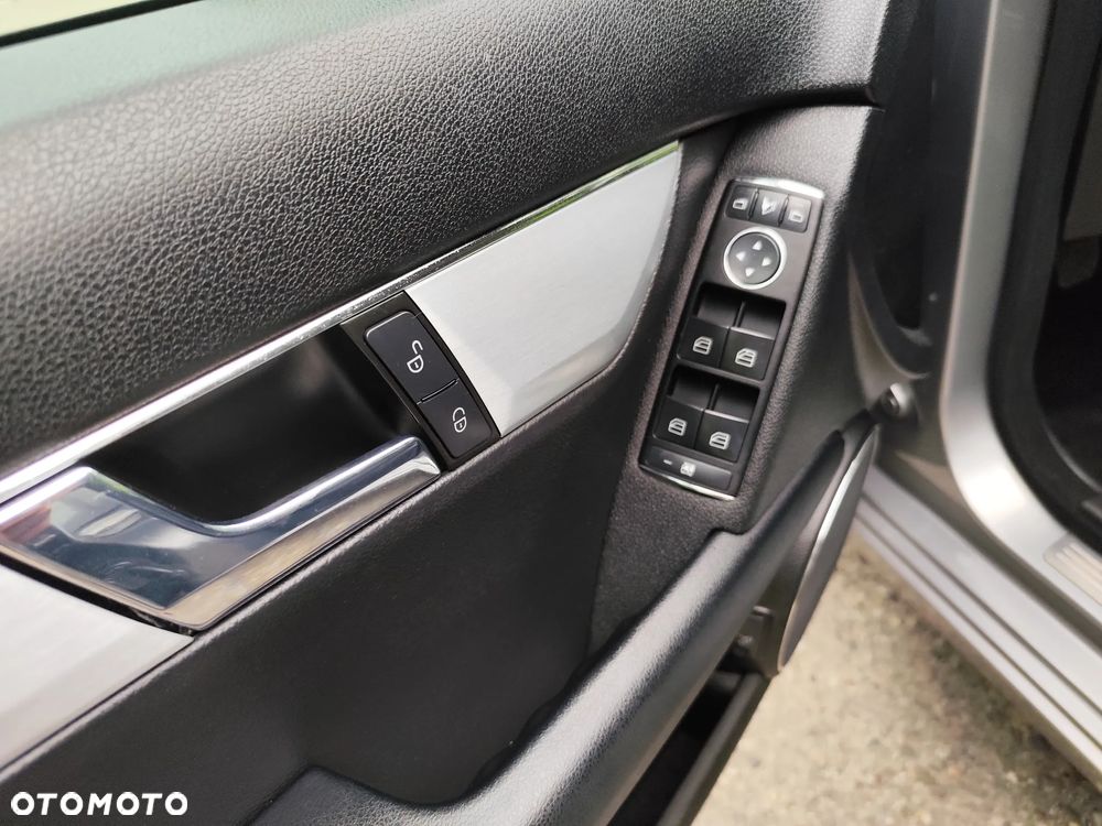 Mercedes-Benz Klasa C 180 BlueEFFICIENCY Avantgarde - 28
