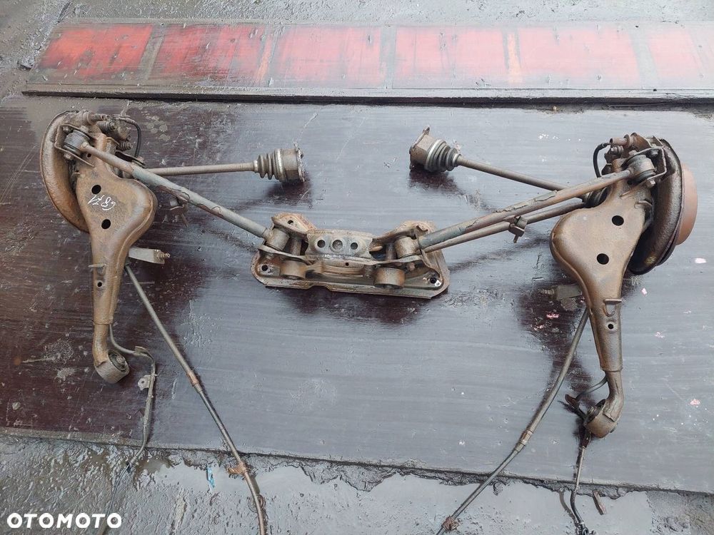 KOMPLETNE ZAWIESZENIE BELKA SANKI TYŁ WAHACZE PÓŁOSIE TOYOTA RAV4 II - 1