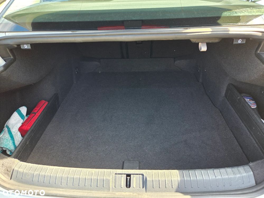 Volkswagen Passat - 20