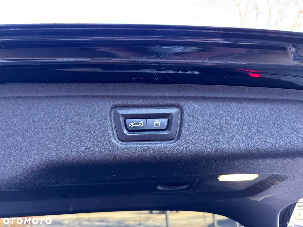 BMW Seria 3 330e xDrive M Sport - 25