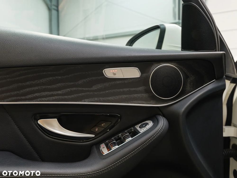 Mercedes-Benz GLC 200 d 4Matic 9G-TRONIC AMG Line - 31
