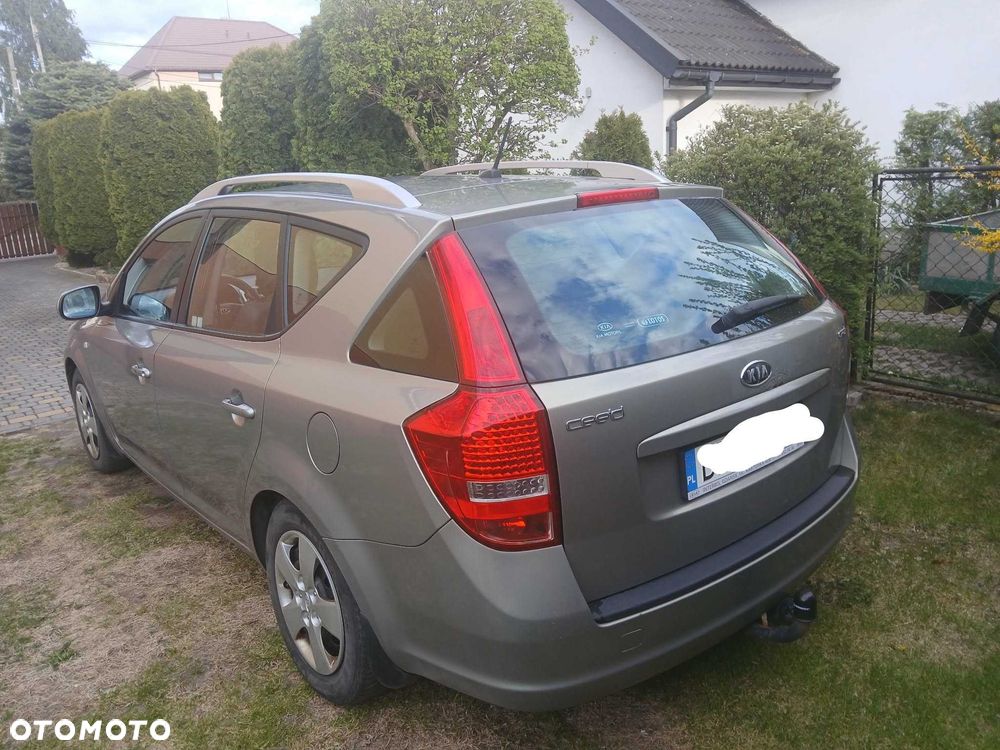 Kia Ceed - 4