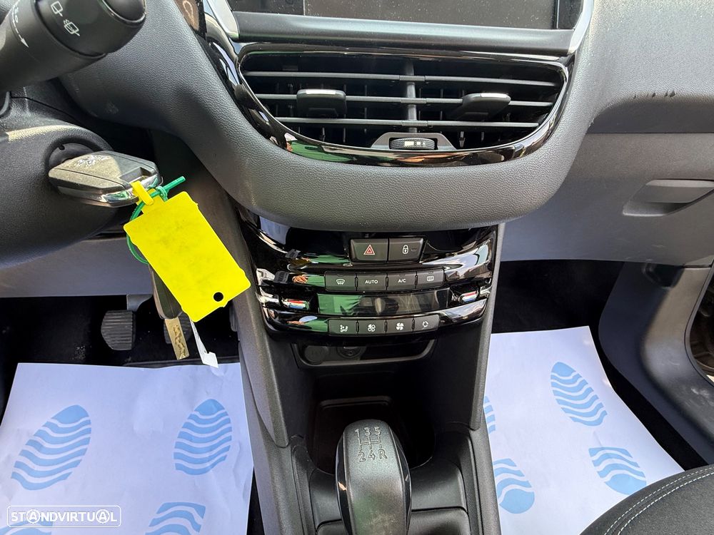 Peugeot 208 1.2 PureTech Style - 53