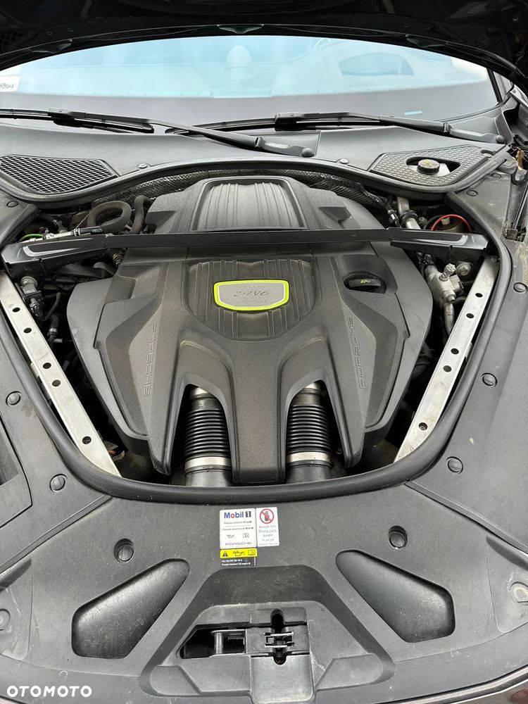 Porsche Panamera 4 E-Hybrid Platinum Edition - 14