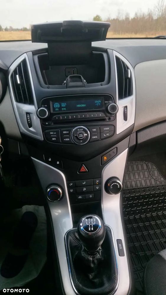 Chevrolet Cruze Station Wagon 1.6 LS - 18