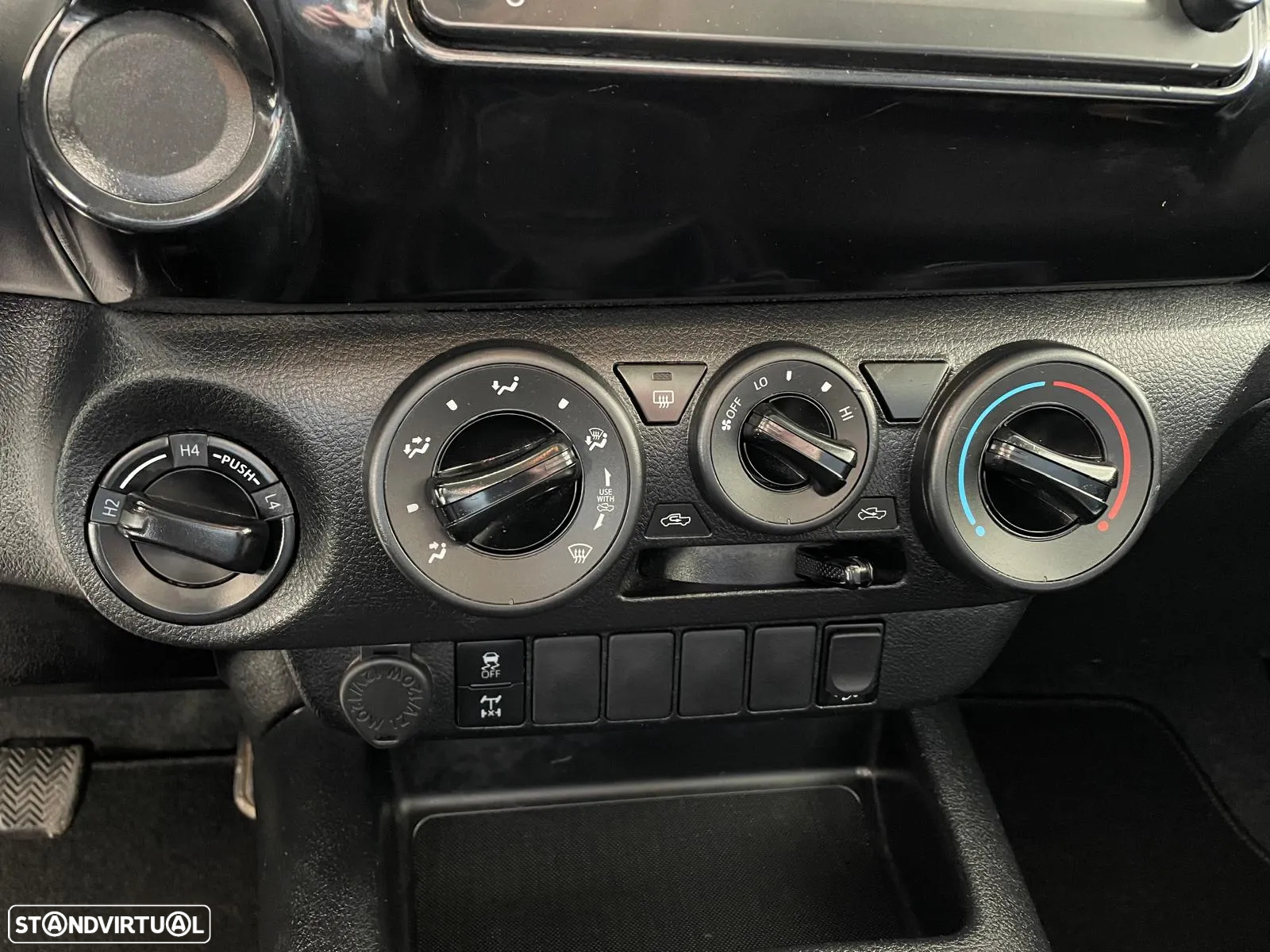 Toyota Hilux 2.4 D-4D 4WD Cab. Simples c/IVA Dedutível - 14
