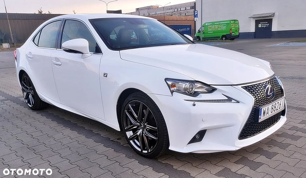 Lexus IS 300h F Sport - 3