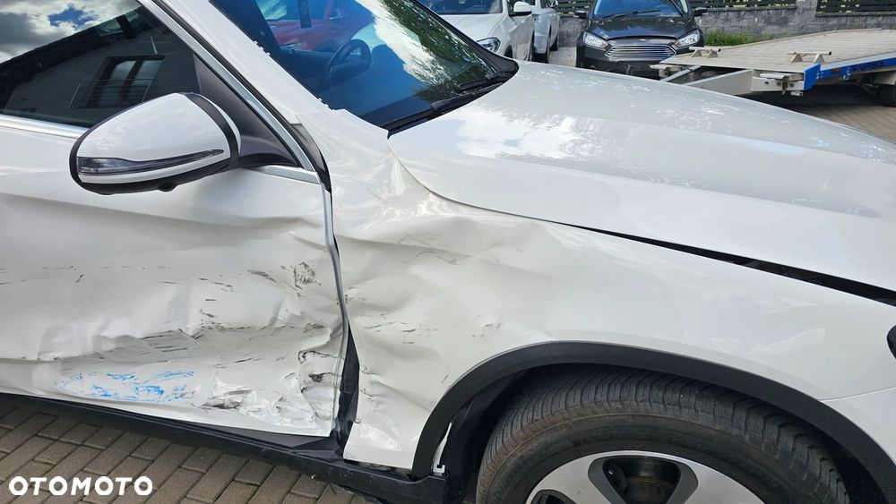 Mercedes-Benz GLC 300 4Matic 9G-TRONIC Exclusive - 24