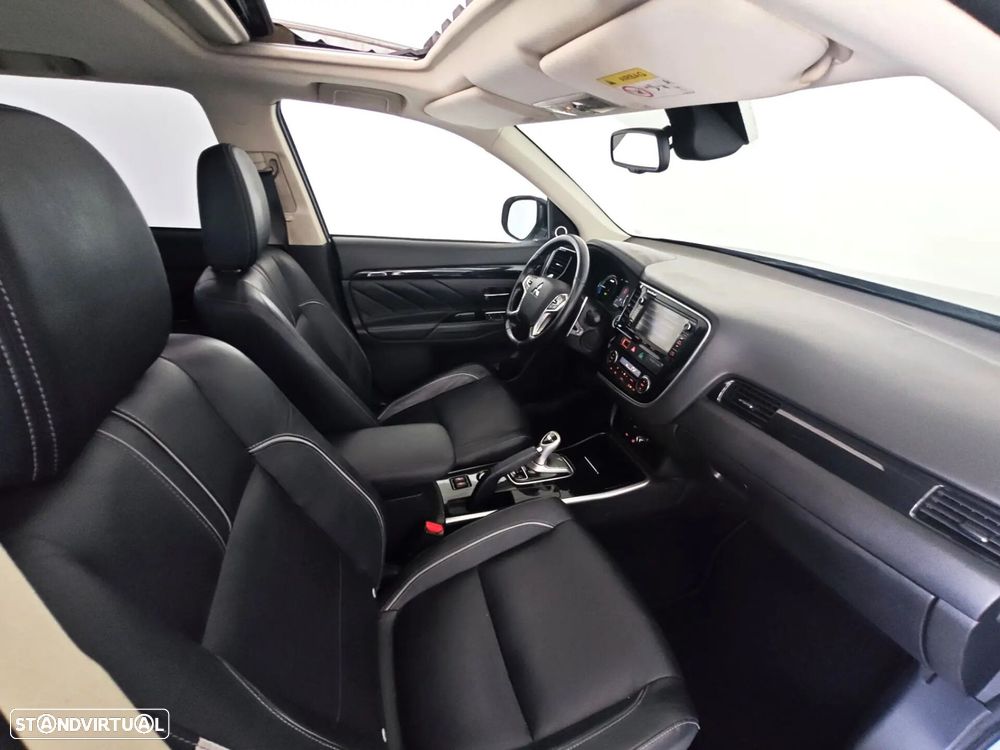 Mitsubishi Outlander - 50